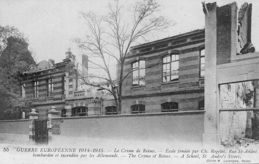 Carte postale « École fondée par Ch. Rogelet, rue Saint-André, bombardée et incendiée par les Allemands », 1914-1915 