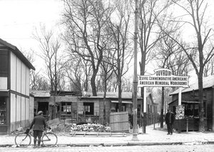 Ouvroir de American memorial Workrooms situé sur les Promenades, 1919-1920 
