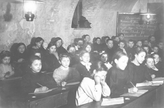 « Caves Chauvet, école de mademoiselle Grandel, 1ère classe », décembre 1916 