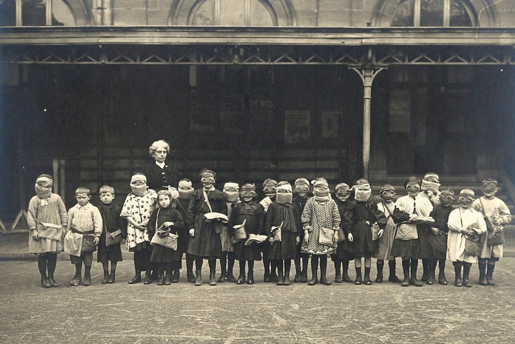 Les masques à l'école, Reims, 11 janvier 1916