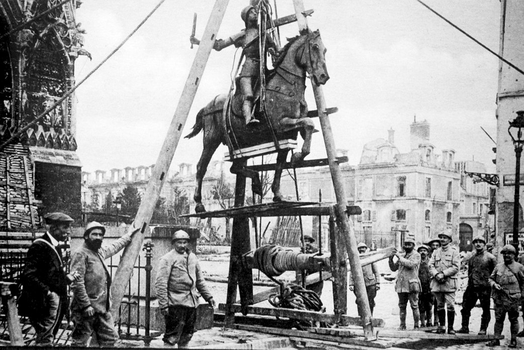 Enlèvement de la statue de Jeanne d'Arc mai 1918