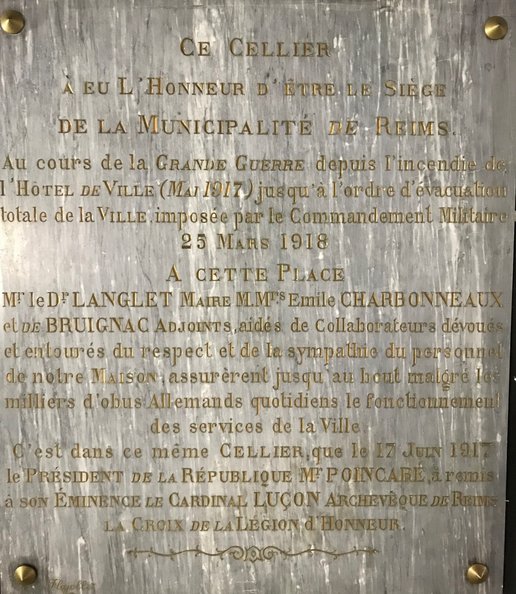 Plaques commémoratives de l’installation du conseil municipal au Cellier, dans l’actuelle salle Moineau 