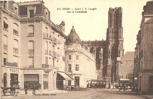 Carte postale « Reims, Cours J.B. Langlet vers la cathédrale » 