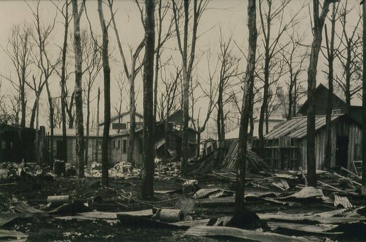 Baraquement sur les Promenades après incendie, 1920 