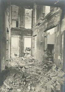 "Reims. Rue E. Desteuques. Intérieur d’une maison", 10 septembre 1915 