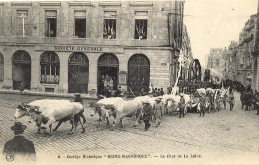 Carte postale du char de la laine lors du cortège historique « Reims Magnifique », 6 juin 1926 