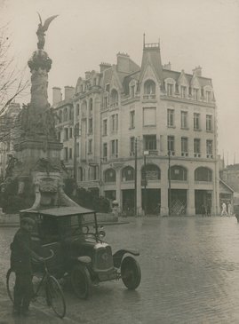 Place d’Erlon au moment de la Reconstruction, sans date 