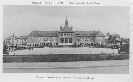 Carte postale illustrant la maison commune de la cité-jardin du Chemin-Vert, 1923