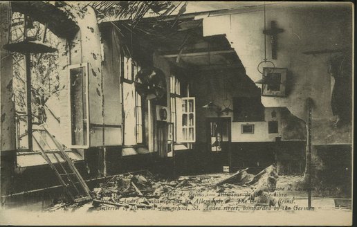 Carte postale « Intérieur de l’école libre de jeunes filles, rue Saint-André, bombardée par les Allemands », 1914-1915 