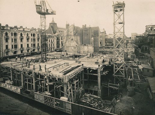 Vues du chantier de construction de l’immeuble des Docks rémois, à l’angle de la rue de Talleyrand, photographe L. Loth, 4 août 1925 