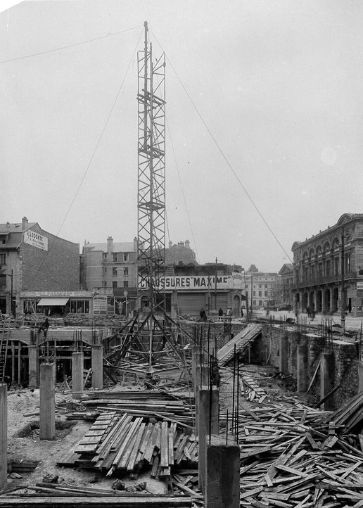 Vues du chantier de construction de l’immeuble des Docks rémois, à l’angle de la rue de Talleyrand, photographe L. Loth, 4 août 1925 