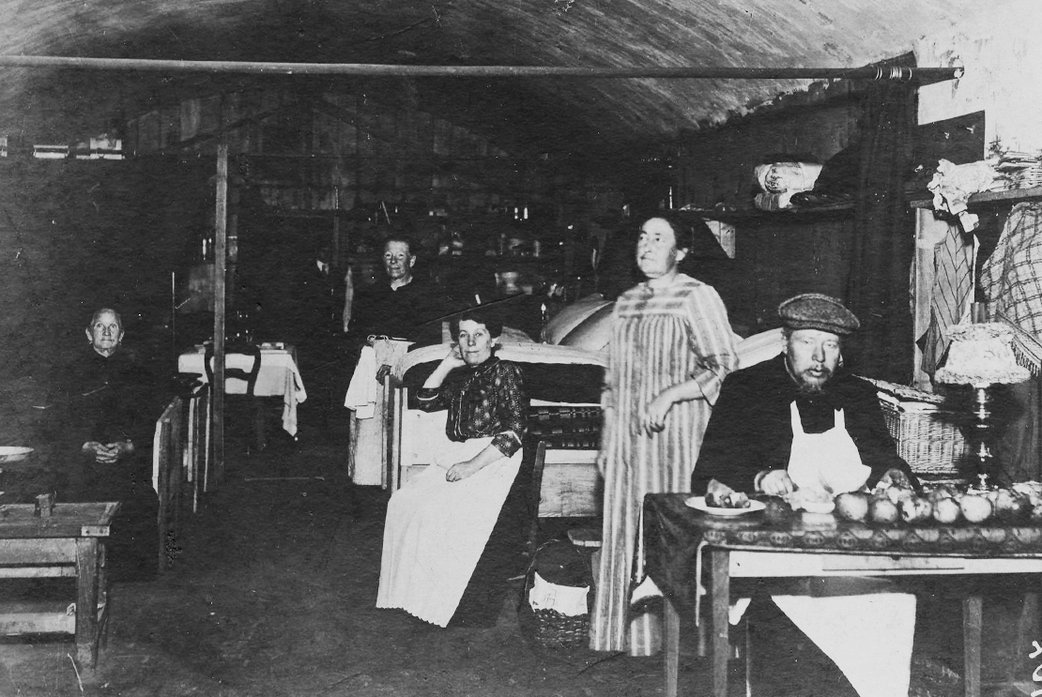 Habitation de civils dans les caves Pommery le 23 août 1915