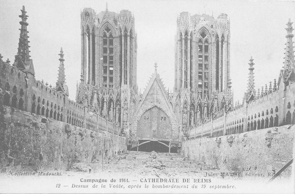 Carte postale, « Campagne de 1914. Cathédrale de Reims, dessus de la voûte, après le bombardement du 19 septembre » 