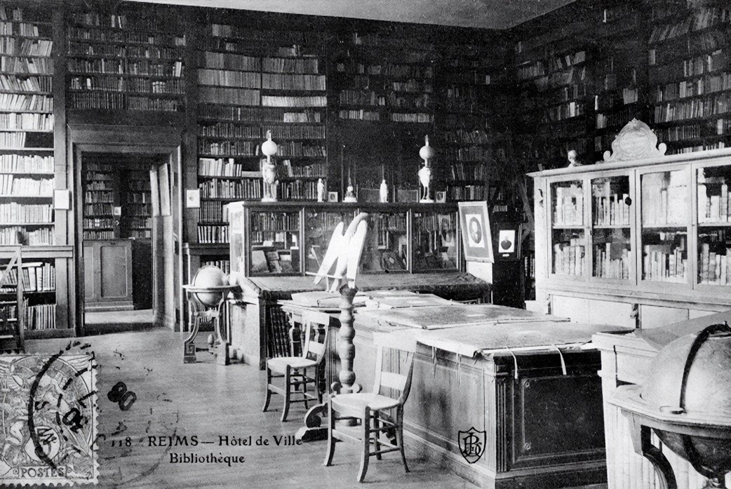 Bibliothèque de l'hôtel de ville avant-guerre