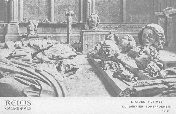 Carte postale, « Reims. Cathédrale. Statues victimes du dernier bombardement 1919. » 