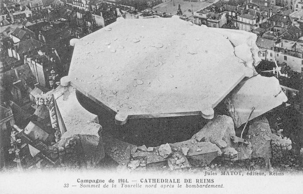 Carte postale, « Campagne de 1914. Invasion allemande à Reims. Intérieur de la cathédrale transformée en ambulance, 11 septembre » 