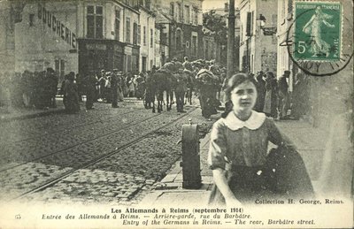 Carte postale « Entrée des Allemands à Reims. Arrière-garde, rue du Barbâtre. », 4 septembre 1914 