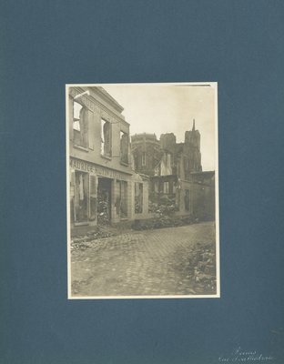 Rue et cathédrale 