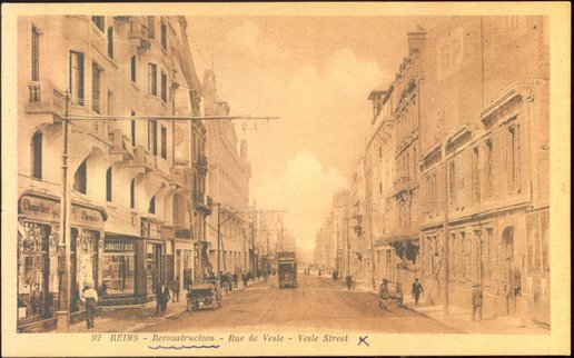 Carte postale « Reims. Reconstruction, rue de Vesle » 