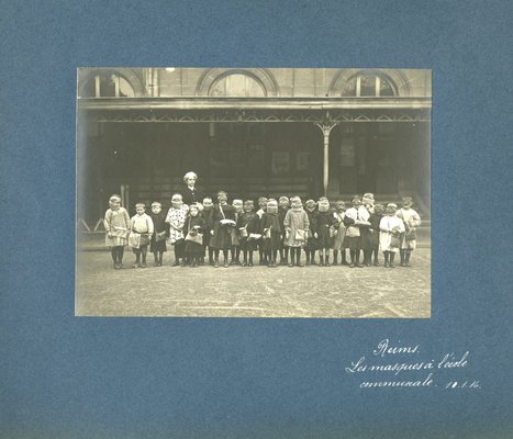 Les masques à gaz à l’école communale, 10 janvier 1916 