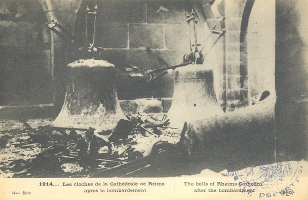 Carte postale, « 1914. Les cloches de la cathédrale de Reims après le bombardement »