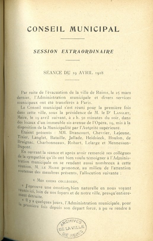 Allocution prononcée en introduction de la séance extraordinaire du 19 avril 1918 expliquant l’installation du conseil municipal 19 rue de l’Opéra. Lettre de remerciement de Monsieur Langlet envers les membres du Conseil et rappel des destructions de la ville de Reims à la suite des bombardements, 19 avril 1918 