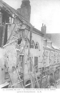 Carte postale, « Guerre de 1914. La Maison des Musiciens rue du Tambour après le bombardement »