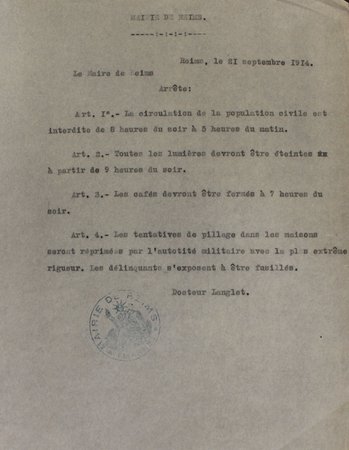 Arrêté et minute de l’arrêté municipal instaurant un couvre-feu, 21 septembre 1914
